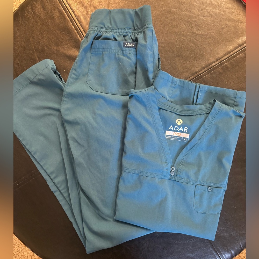 Adar Scrub Set